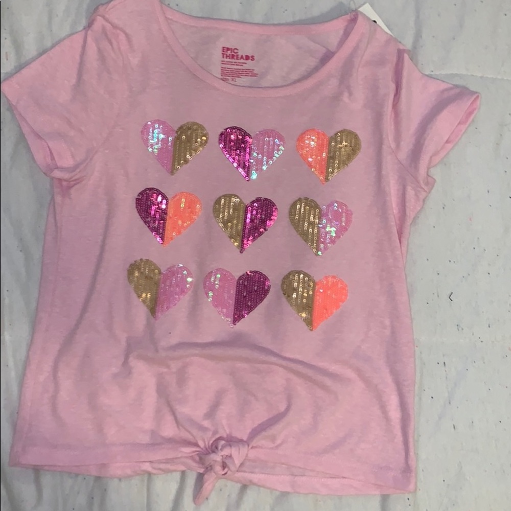 Shirt crop top on some people